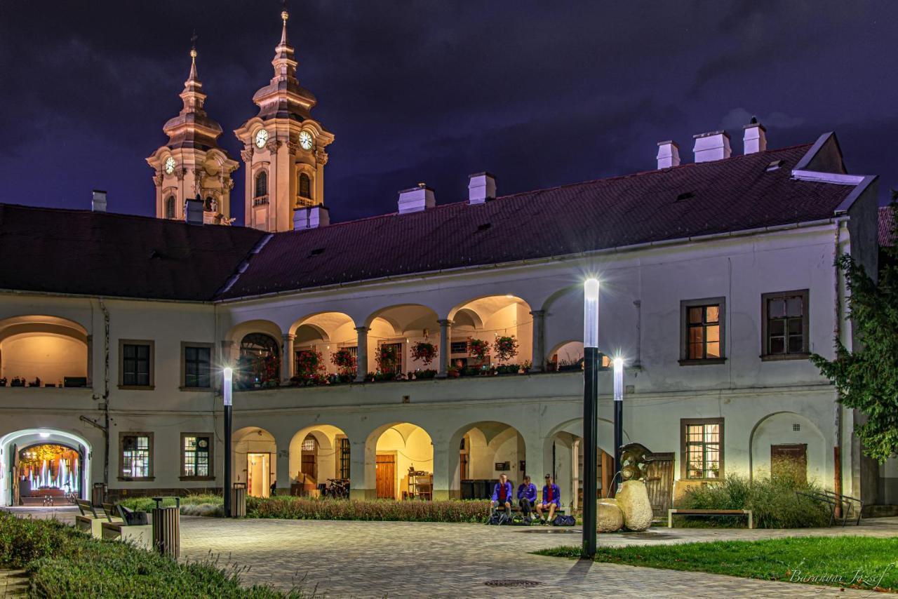 Foter Apartman Eger Exterior foto