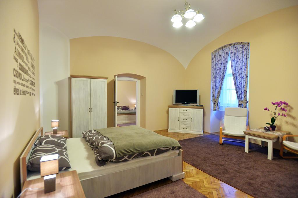 Foter Apartman Eger Exterior foto